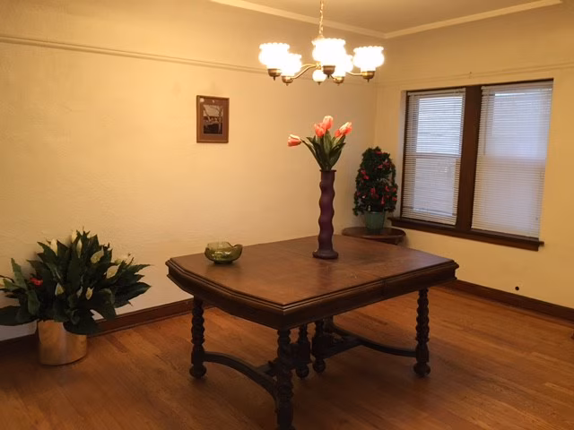 Furnished dining-room example